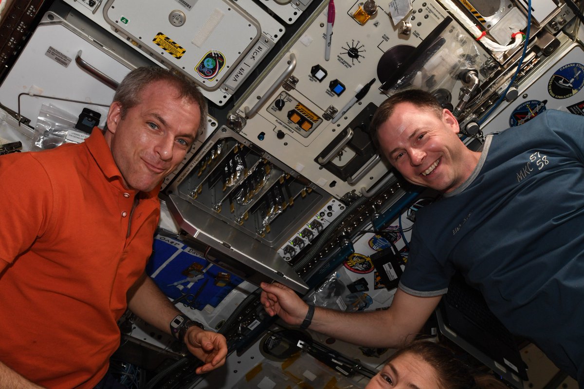AstroHague's tweet photo. A long week of hard work and spacewalk prep calls for a pizza party. Making pizza in space is similar to making pizza on Earth, the only difference is our ovens look a little different and our pizza can float! Anyone on Earth having pizza tonight?🍕 https://t.co/s8459Lcnlq