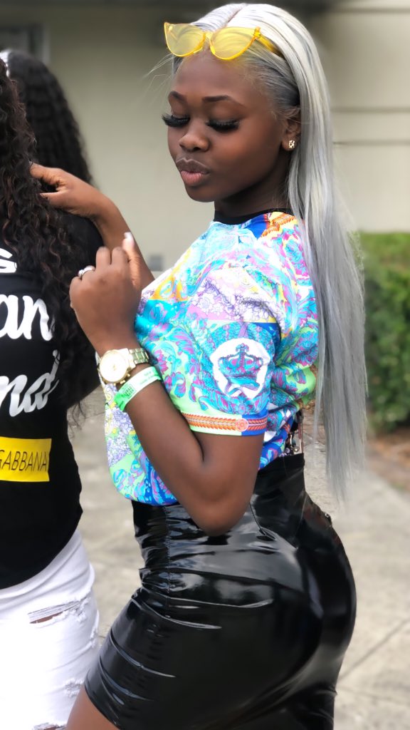 TrillaAsh's tweet image. #gradbash2k19 #Elygradbash2k19