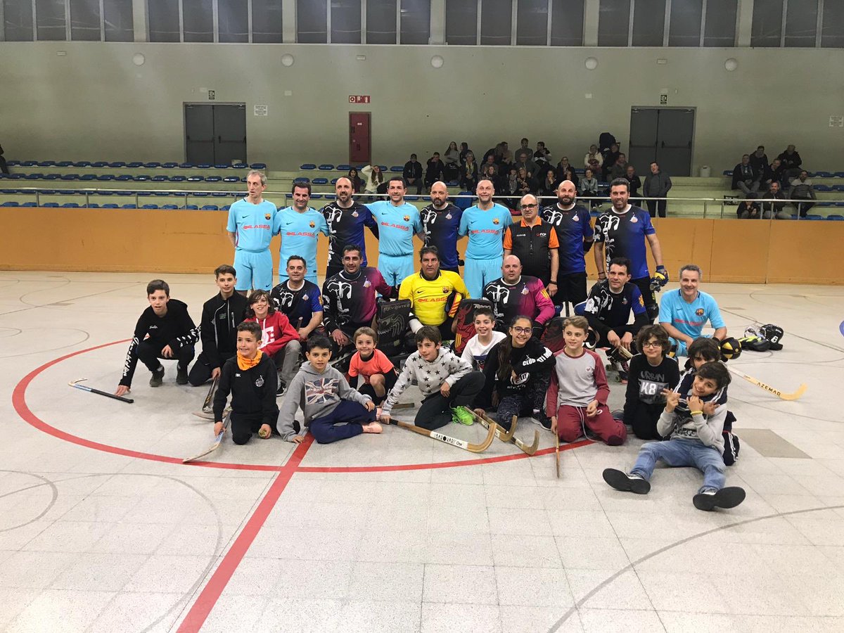 FCBeterans's tweet photo. Victoria de prestigio en un partido que tuvo de todo, goles, polémica, mucho público y poco, muy poco árbitro! Al final @vete_cpmalgrat 2 FCB 6 (Miguel 4, Quim y Gaby nuestros goles!) #OldLeague #Liderus https://t.co/uGiYGAneqA