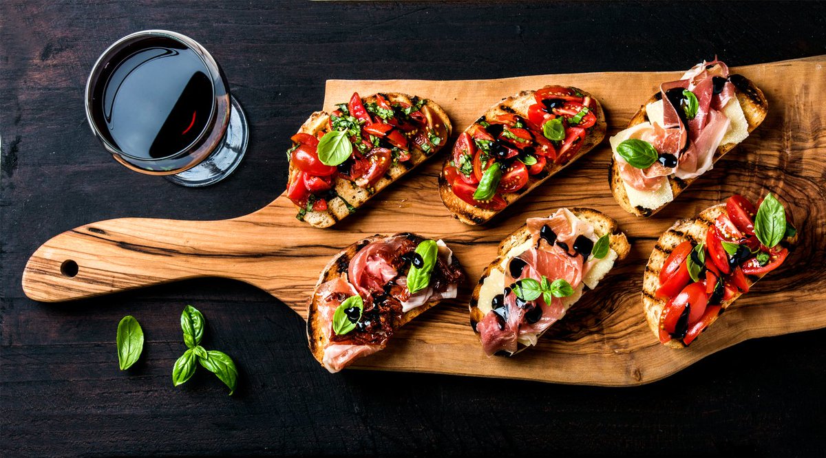 MarcoBeteta's tweet photo. #ComunidadMB #TipsMB Un plato no debe dominar por encima de un vino, ni un vino debe restar protagonismo a la comida, una regla esencial. ☝️😌🍷https://t.co/fbXELR367S https://t.co/7BbhwOJWcT