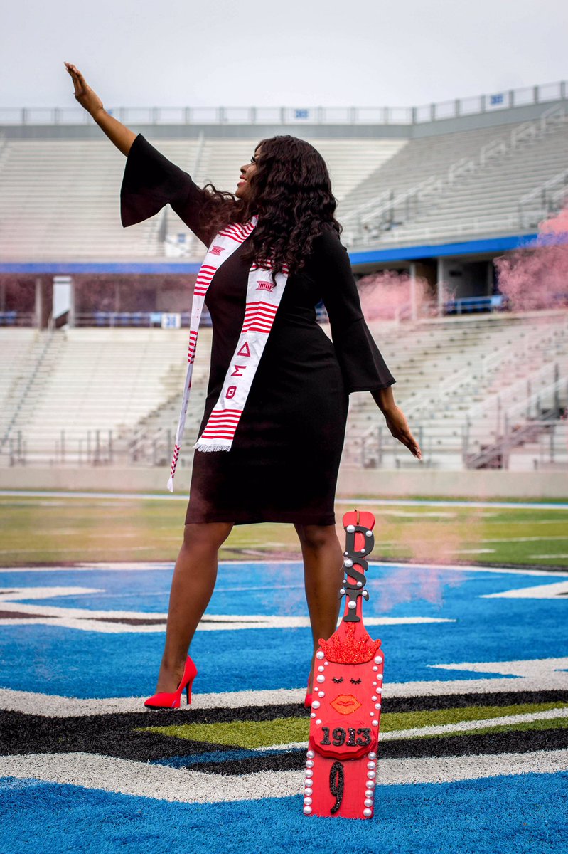 Tea_L_C's tweet photo. “She was powerful not because she wasn’t scared but because she went on so strongly, despite the fear.” – Atticus
 📸: @houseofsixela

#deltagraduates #mtsu https://t.co/7BXMnb9LfO