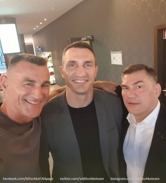 wklitschkoteam's tweet photo. "The Old Crew" 🔥💪👊
April 5, 2019 Wladimir @Klitschko, Polish professional boxer Dariusz #Michalczewski and Croatian professional boxer #StipeDrews at the celebration of the 70th anniversary of the German Association of Professional Boxing in #Munich
#Klitschko #boxing https://t.co/jB3BpIllFW