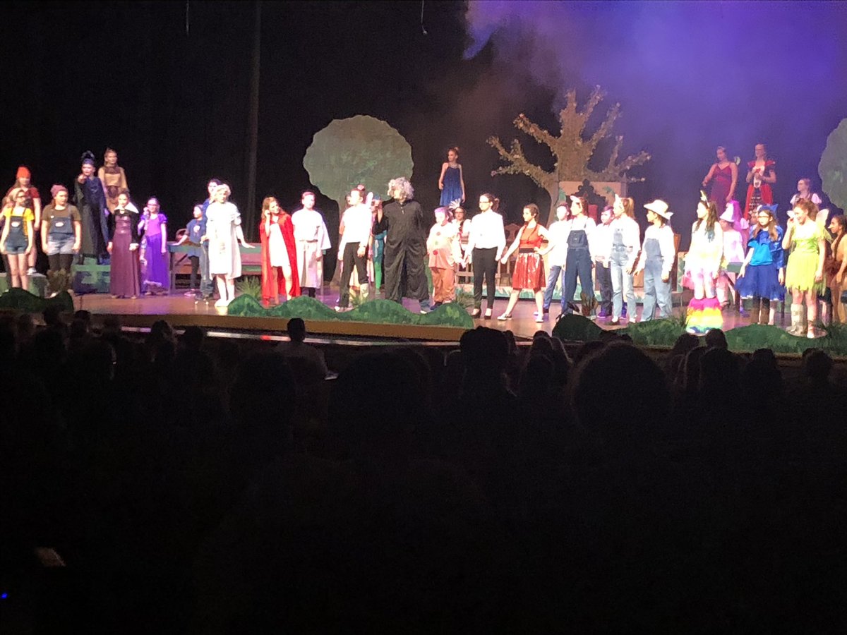 EastCentral_MS's tweet image. Curtain is up! 
Good luck to the S-DMS staff and cast that worked extremely hard on their production this evening!  We encourage many to come &amp;amp; check out tomorrow’s show at 7pm at the East Central PAC.