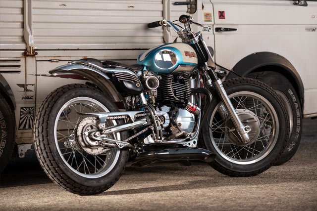 pipeburn's tweet image. PURSUIT OF HAPPINESS. Plan B’s ‘Flyin’ ’57’ Bianchi Moonshine Racer pipeburn.com/home/2019/04/0… #Bianchi #Racer #Tracker #Moonshine #Italy #PlanB #Custom #Motorcycle #Pipeburn