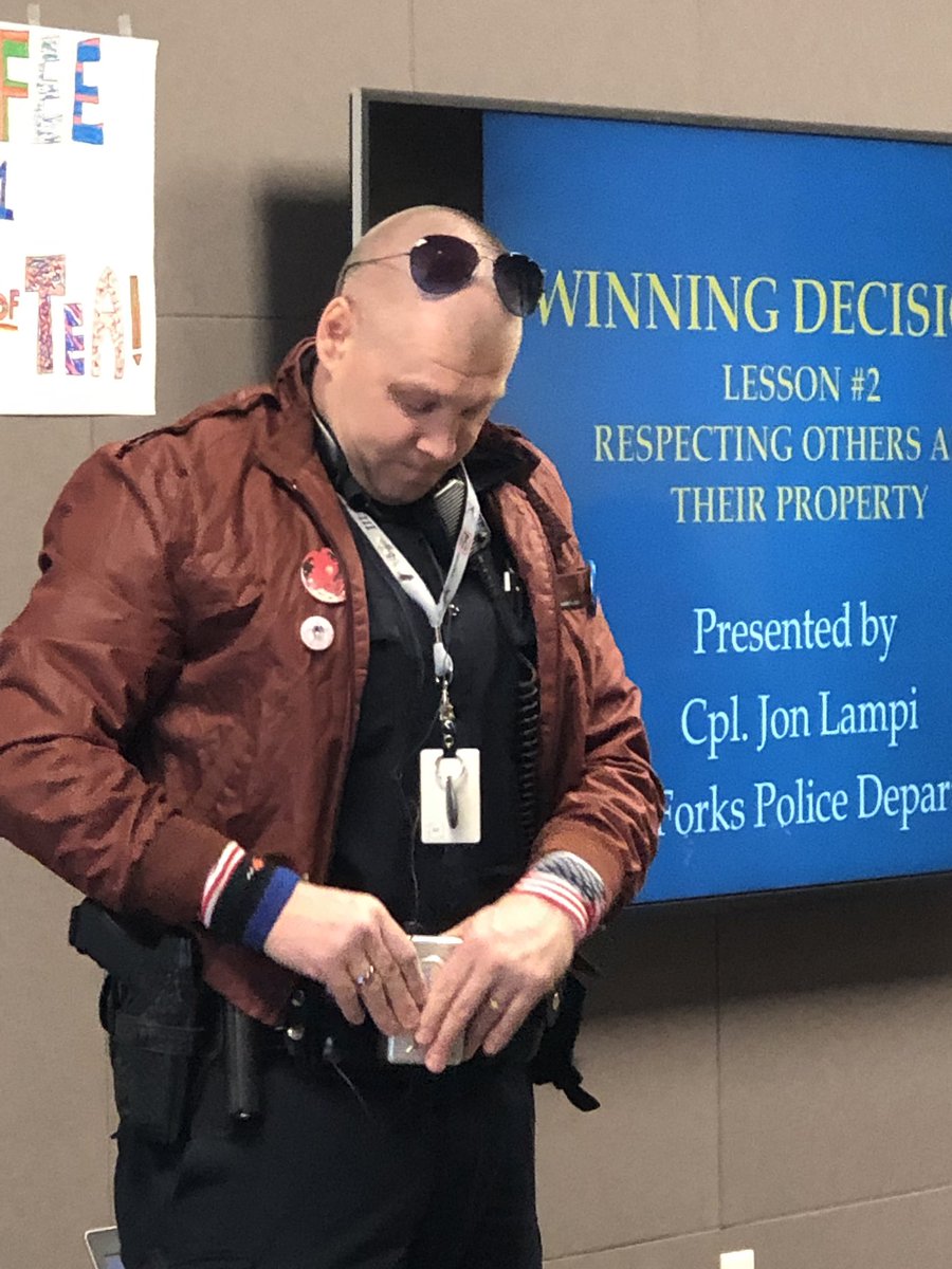leslyethiery's tweet image. Teaching through the decades. We missed you @KariMelland Even officer brought it -80s style! Check out that Walkman! #TrailBlazeOn @FlanaganCrystal