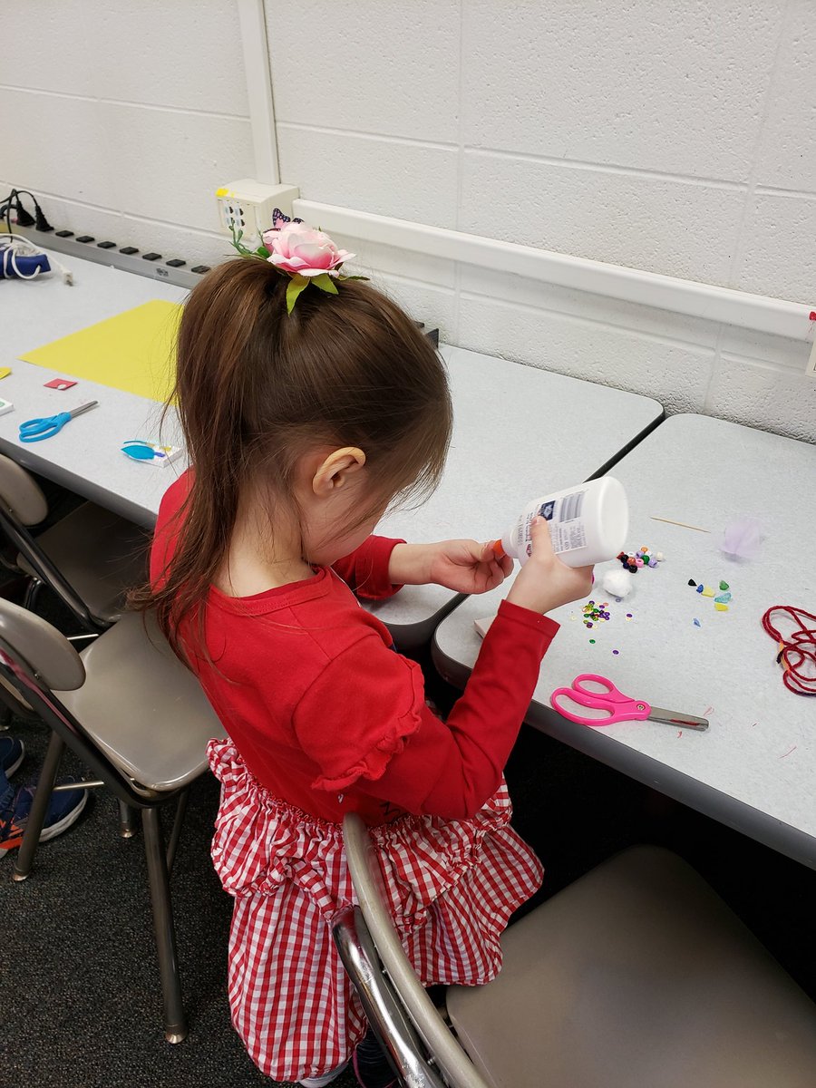 betsy_sincora's tweet photo. We had a great time in the Makerspace today creating our memory matchboxes! Thank you to @LaurenWeir13 and @HAMay87 for all your help!! @RTSVikings #d56achieves #rtslearns https://t.co/2gi8CzP3xn