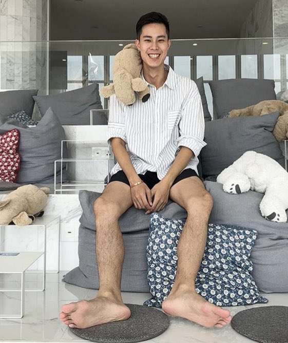 likesox's tweet photo. This guy has very sexy feet! #feet #feetfetish #gamfeet #asianboy #sockfetish #socksguy #barefoot #WhiteSocks https://t.co/7I8H8sM44Z