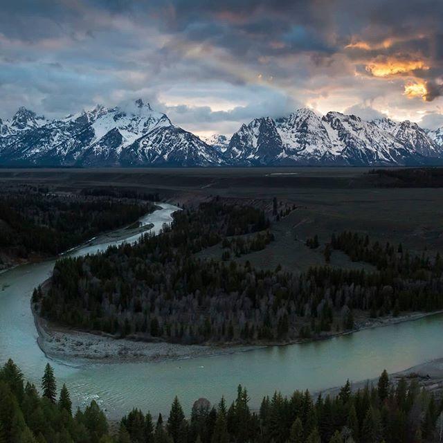 americanrivers's tweet photo. “A good river is nature's life work in song.”⠀
― Mark Helprin⠀
⠀
📷@michaelmelford, Snake River, WY⠀
⠀
#Wyoming #wyominglife #explorewyoming #river #snakeriver #riversconnectus #wearerivers #riverquotes #naturephotography https://t.co/bKEr1wcIoQ https://t.co/v1r00Dnqlv