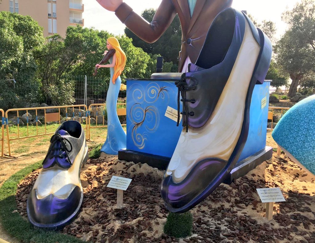 ZapatosDeClaque's tweet photo. Que en Mallorca ja estan en #falles!!
I Jordi Palanca ha tornat a traure les sabates de #claqué al carrer... 💖
#semeenamoraelalma
#Falles18 #FallaElToro https://t.co/lWKWWznxvM