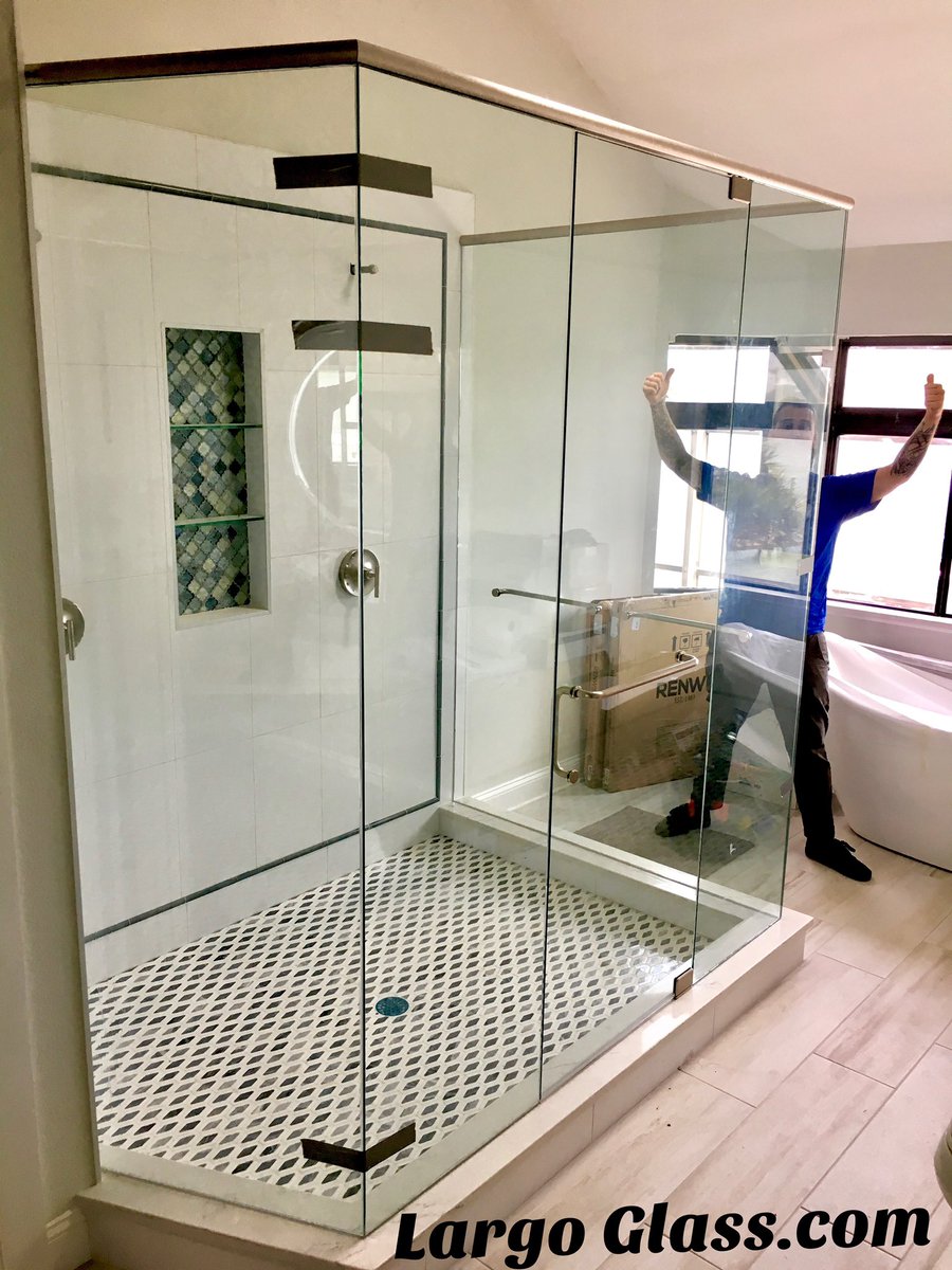 LargoGlass's tweet photo. 3/8” Tempered Glass 
Install with a Header 
Brushed Nickel Hardware Finish 
8” Handel 
24” Towel Bar 
#florida #homedecor #bathroomremodel https://t.co/jn7RnP6UnT