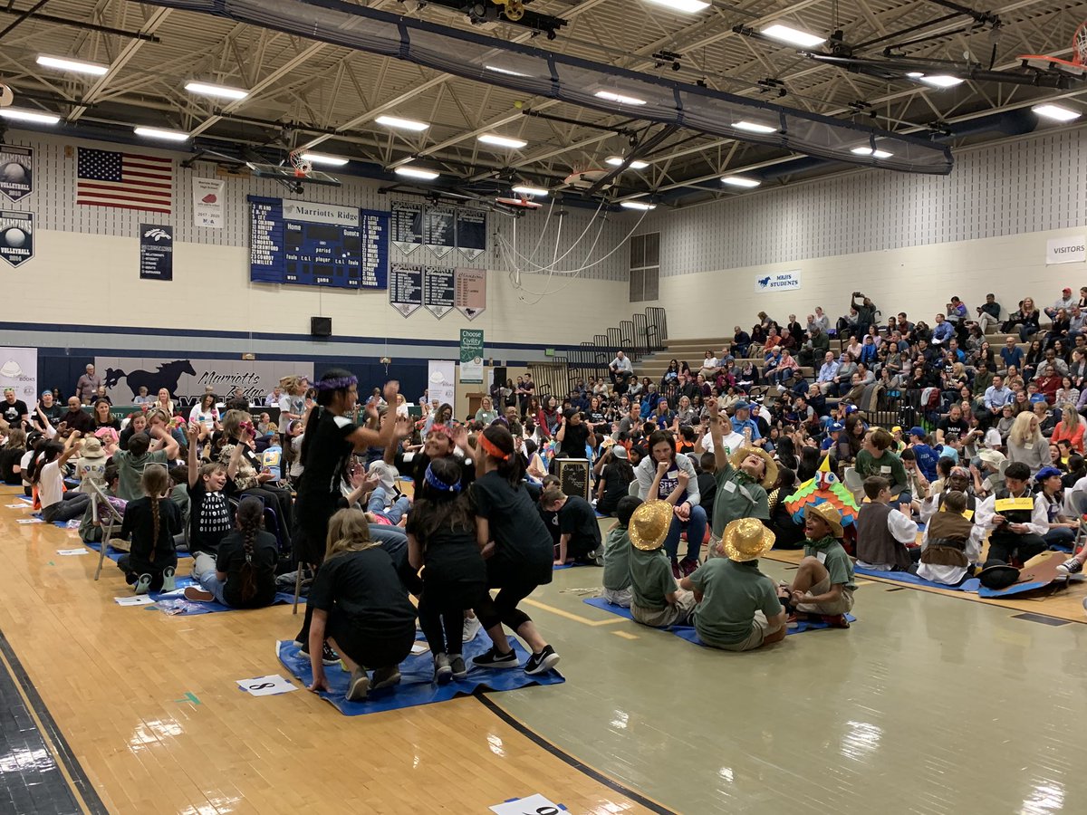 hcpsslibmed's tweet photo. Definitely a personal thrill hearing kids excited about #reading , especially knowing they got the right answer to a tough question #HoCoBOB19 #OffToClass https://t.co/ufHTZbKtdK