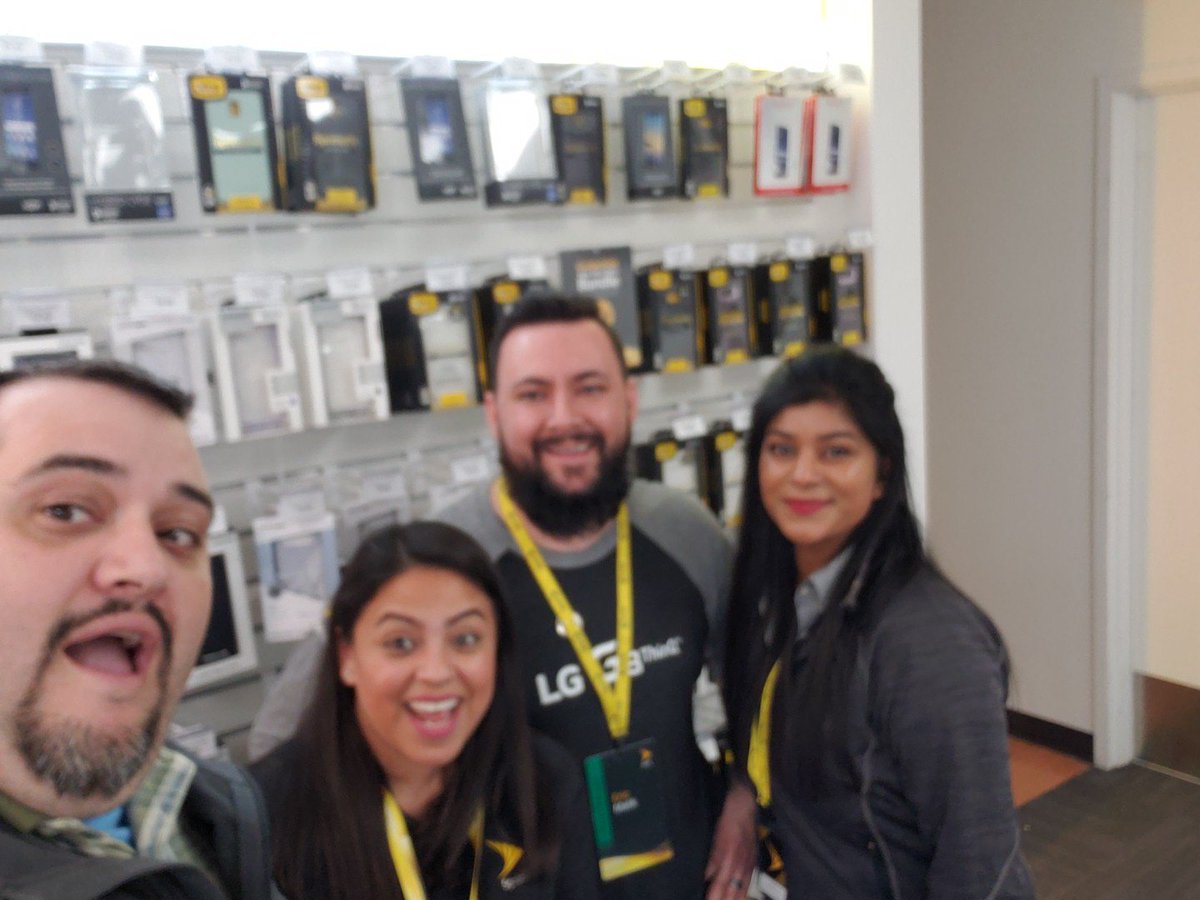 Rolling Meadows team ready for a crazy weekend. Love the commitments. @AngelGomez143 @jimmills22 @Sprint4Chi