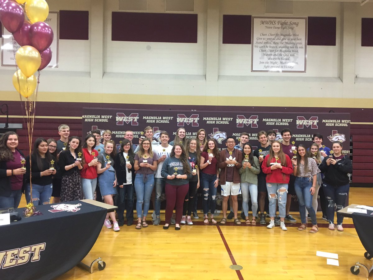 Top 10% Reveal during West Hour today! Not all were able to make it due to their extracurricular commitments—thanks for representing West! 
Congrats to our top 10% for the class of 2019! 🎓📚📝 #classof2019