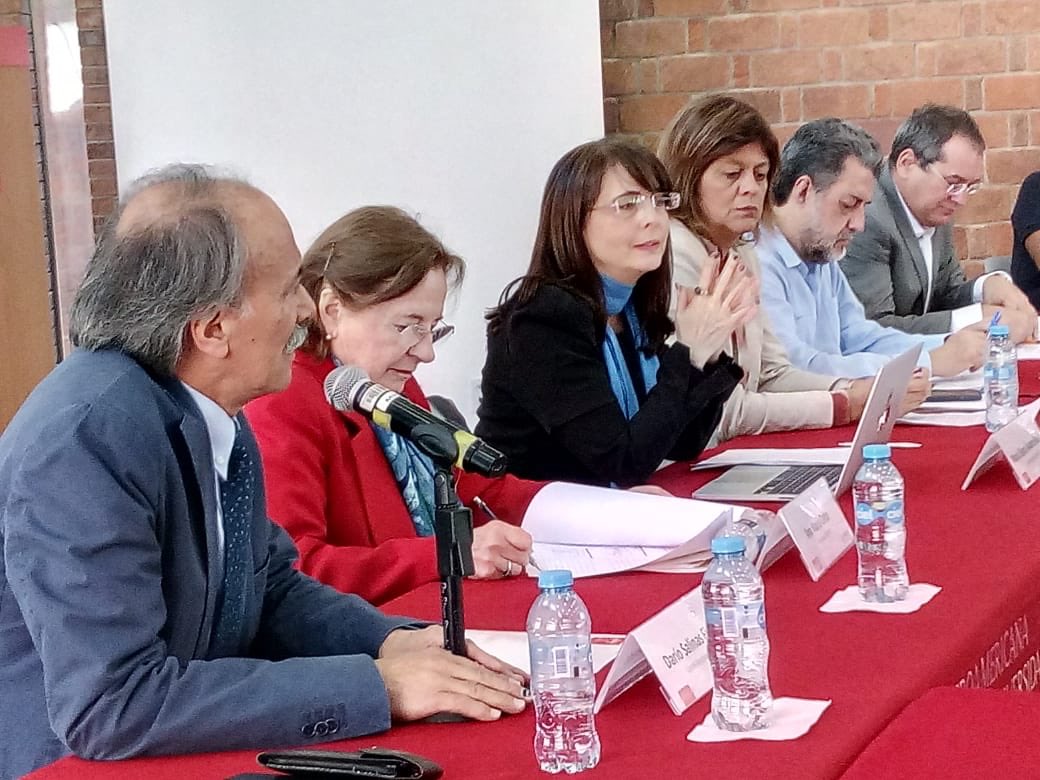 Secihti_Mx's tweet photo. Coinciden ponentes #ForoCLACSO que las políticas neoliberales ejercidas en la educación y en la ciencia recrudecieron desigualdades, limitaron el avance del conocimiento y desatendieron a los grandes problemas nacionales. #CienciaPorMéxico https://t.co/CvVO8I4R3Y