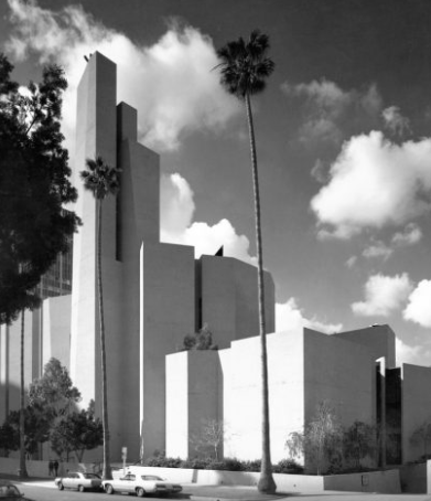 TrojanFamilyMag's tweet photo. LA wouldn't be the same without the iconic landmarks by architecture firm #ACMartin. Meet the Trojans behind the legendary firm who transformed the @USC campus—and the LA skyline! #FightOn https://t.co/m2pdvbx9kp https://t.co/Ym5FFoJTPa