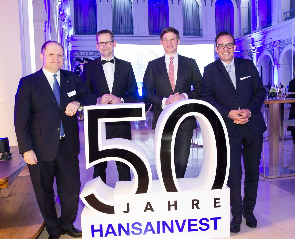HANSAINVEST's tweet photo. Ein runder Geburtstag ist ein schöner Anlass, mit Freunden anzustoßen und gemeinsam die vergangenen Jahre Revue passieren zu lassen. Wir freuen uns über den gelungenen Abend und jeden, der unserer Einladung gefolgt ist.   

#HANSAINVEST #50Jahre #Geburtstag #Danke #ServiceKVG https://t.co/iNsS3drzUM