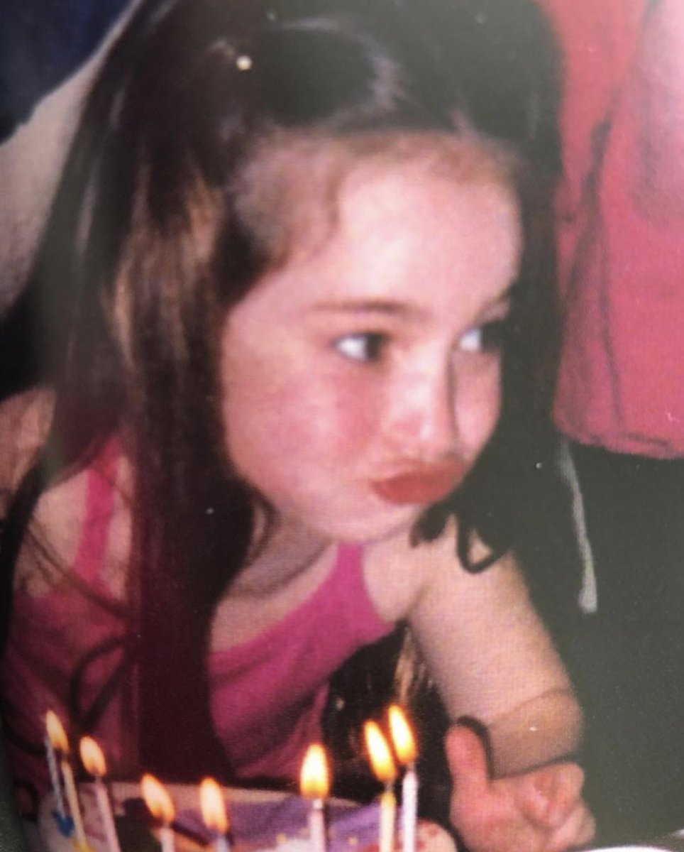 LilyJBrasil's tweet photo. Lily via Instagram “Fazendo beicinho desde 1996. E também sempre terrível em soprar velas. Muito obrigada por todo o amor recebido em meu aniversário! Amo todos vocês 💗💗💗”. https://t.co/0lrrW4vNJe