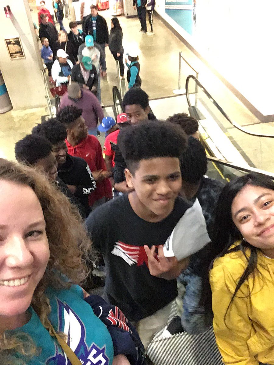 TeachingOwens's tweet photo. Go, @hornets! https://t.co/YrCzaaU8zE