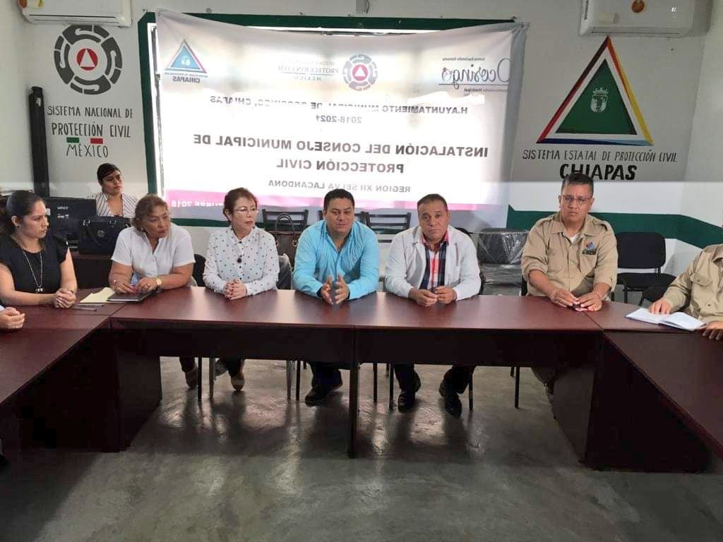 SSaludChiapas's tweet photo. #VacacionesSinDengue @SSaludChiapas #difusion Ayuntamiento de Ocosingo, Protección Civil, representantes de barrios y la #JSIX participaron en rueda de prensa para anunciar la 1a Jornada Nacional de Lucha contra las Arbovirosis #SaludPreviene @cenaprece @SoyRolandoo https://t.co/emapstW7Zy