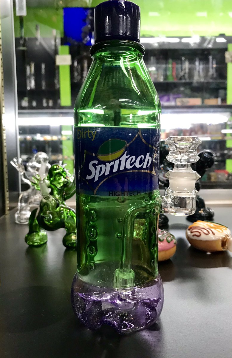 20Past4andMore's tweet image. This Spritech rig by High Tech Glass is clutch! 🤗 Tag a friend who loves Sprite 💚#hightechglass #spritech #oprahsbookclub #stayglassy #headyglass #waterpipe #smokeshop #team20past4