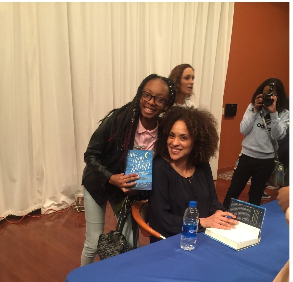 04Gooden's tweet photo. This young lady didn't want to leave until she got her photo! 💖Thank you @Karyn_Parsons for taking the time out to speak to our young ladies.Your talents are endless!💯
#GirlPower💪🏽
@CLEMetroSchools
@Cleveland_PL https://t.co/dDvjLiSyNu