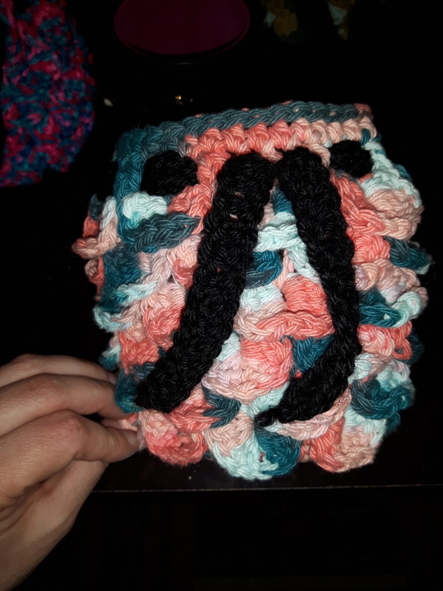 AngelDTrodden's tweet photo. Made dragon egg dice bags for my #dnd group.... They love them!!! #DIY #MadCrochetSkills #DungeonsAndDragons #dnd5e @LooksLikeNick @deliciousredrum @Toni81182591 @D_Gladue https://t.co/OEwJHXLBJf