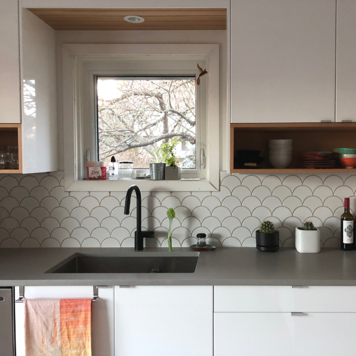 centura_tile's tweet photo. We love having people share their photos of finished projects which feature our products! This beautiful backsplash is our FAN tile in glossy white.
Contractor: BC Renos
Tile: #Abbassi Tile
Project Name: Vancouver Westside Kitchen Renovation
#Centura Tile: Fan – FA21968 https://t.co/VnIIiXB2qm