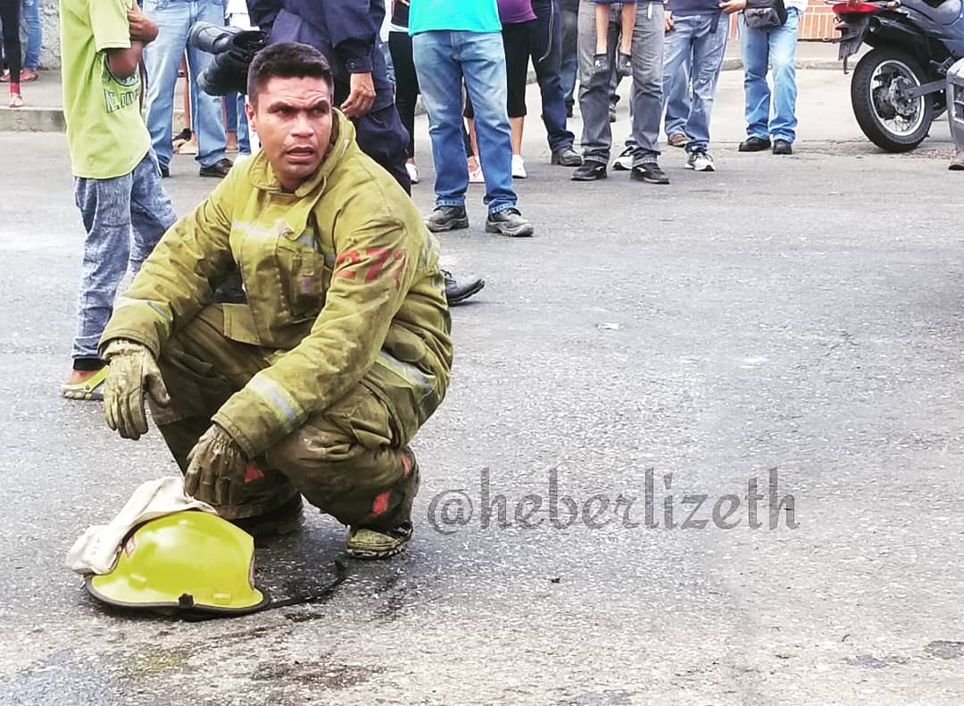 Heberlizeth's tweet photo. #5Abr En el incendio de gran magnitud que se registró esta tarde en Los Guayos, una perrita "Marrona" sufrió graves quemaduras. Necesita Sulfadiazina de plata para sanar sus heridas. 

Quien pueda colaborar, por favor, comunicarse al  0414- 4229291 https://t.co/jVxccyARxz