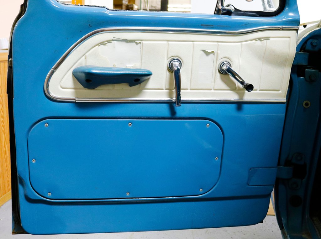 Precision___'s tweet image. #fordfriday..... #slideleft
Today we got to grips on some of the @tmiproducts on our f100 shop build.  These door panels are a perfect replacement.

#sealyourbuildright