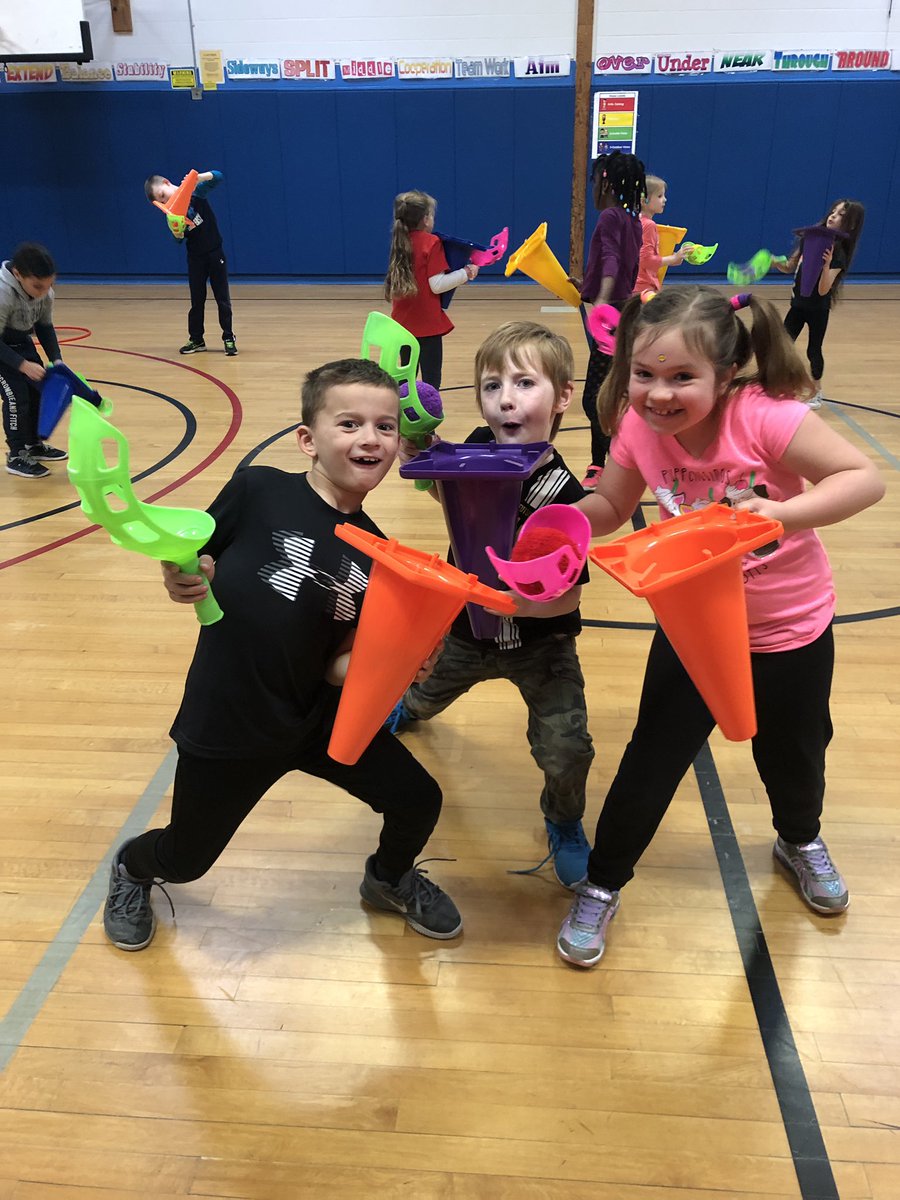 Coach_Counihan's tweet photo. Strengthening our hand-eye coordination skills while making “ice cream cones!” 🍦🍦@WOSnews  #WOS_PE https://t.co/zVkEvdlDKb
