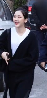 jiminjeongiiee's tweet photo. I've always imagined her in a bun like always and here she is. She's so beautiful. T^T Take all my UwUs Nayuuuuun

#MOMOLAND #모모랜드 #モモランド
#Nayun #나윤 #KimNayun #MichelleKim
#JustNayun 💟
#ShowMe #ImSoHot #5thMiniAlbum https://t.co/SviIlw8sEr