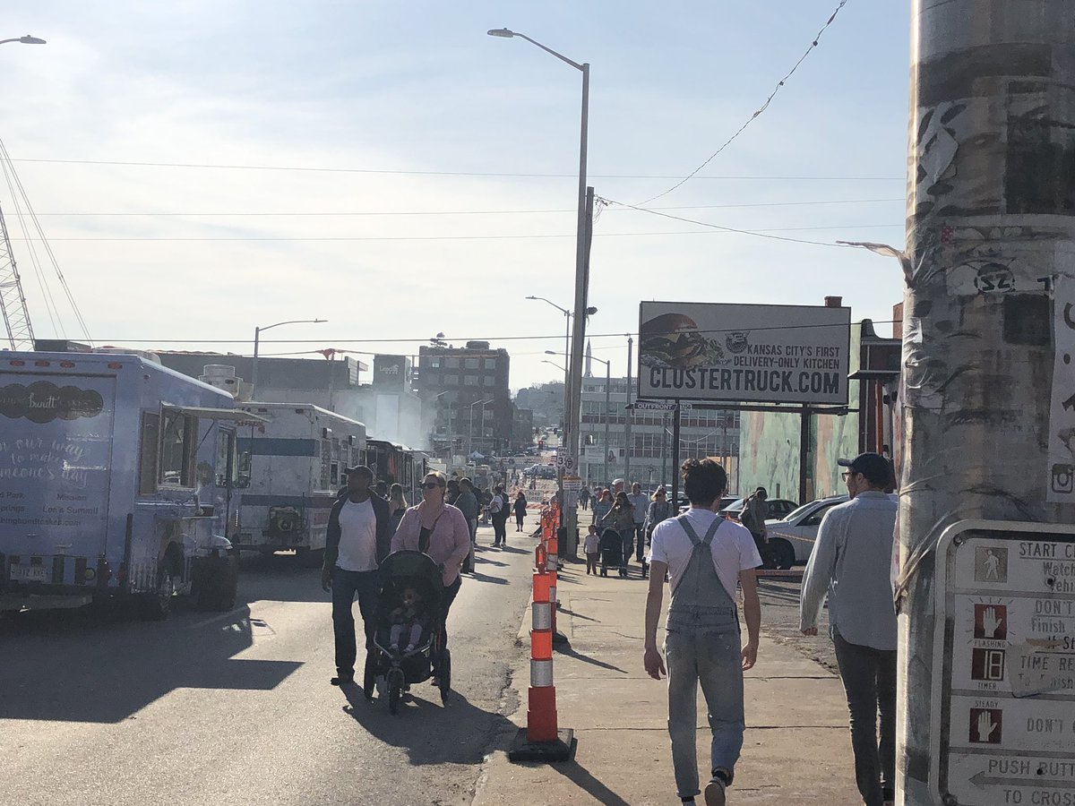 QuintonLucasKC's tweet photo. Outstanding night at #Crossroads #FirstFridays . Beautiful night in #KansasCity ! Now with Baptist ministers here on 27th. Full night, fun night in a diverse city #KCMO #KansasCity #AlwaysBeWorkin https://t.co/Vblek7zsF1