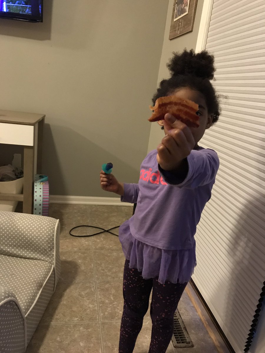 3RonJohnson's tweet photo. 4yr old has a piece of bacon w/ her sucker... 🤷🏾‍♂️ #ParentingChronicles #NotAPerfectParent https://t.co/WgvGfo8wi4