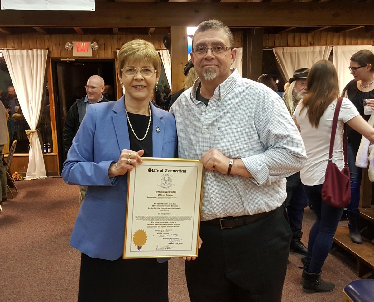 TamiZawistowski's tweet image. Honored to help Peter Osowiecki celebrate retirement from 30 yrs with @SuffieldPolice at a big celebration tonight. Peter may be leaving the force but will continue on with his important work as a Canine Master Trainer. Great event with huge crowd of family, friends &amp;amp; colleagues.