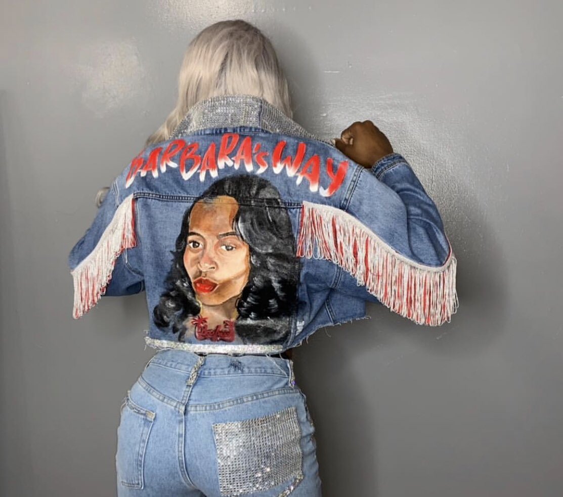 KJaNaeClothing's tweet photo. customized denim outfit 💎 I had so much fun making this (I did everything except painting) #1of1customs #atldesigner #dmvdesigner #fringe #rhinestones #denim #KJaNae https://t.co/a6oGohJnBk