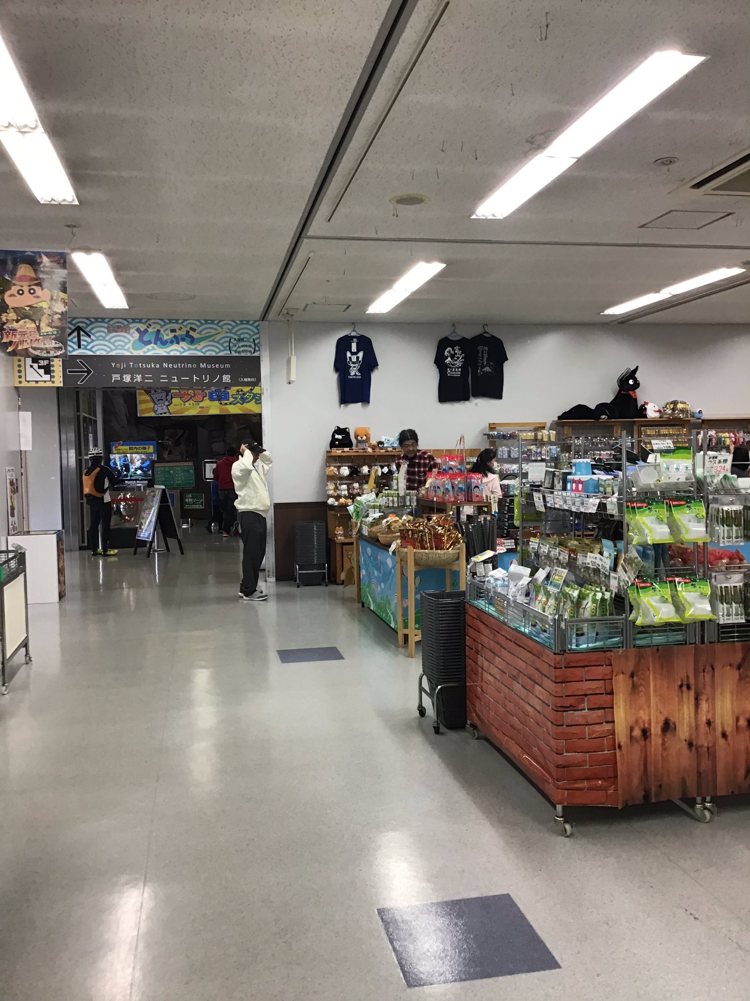 道の駅 富士川楽座 公式 3階お土産売り場リニューアル工事中につき 本日10 00より2階の臨時店舗にて営業いたします 期間 19年4月6日 土 4月14日 日 時間 10 00 17 00 場所 富士川楽座2階臨時店舗 富士川楽座 お土産売り場 臨時店舗