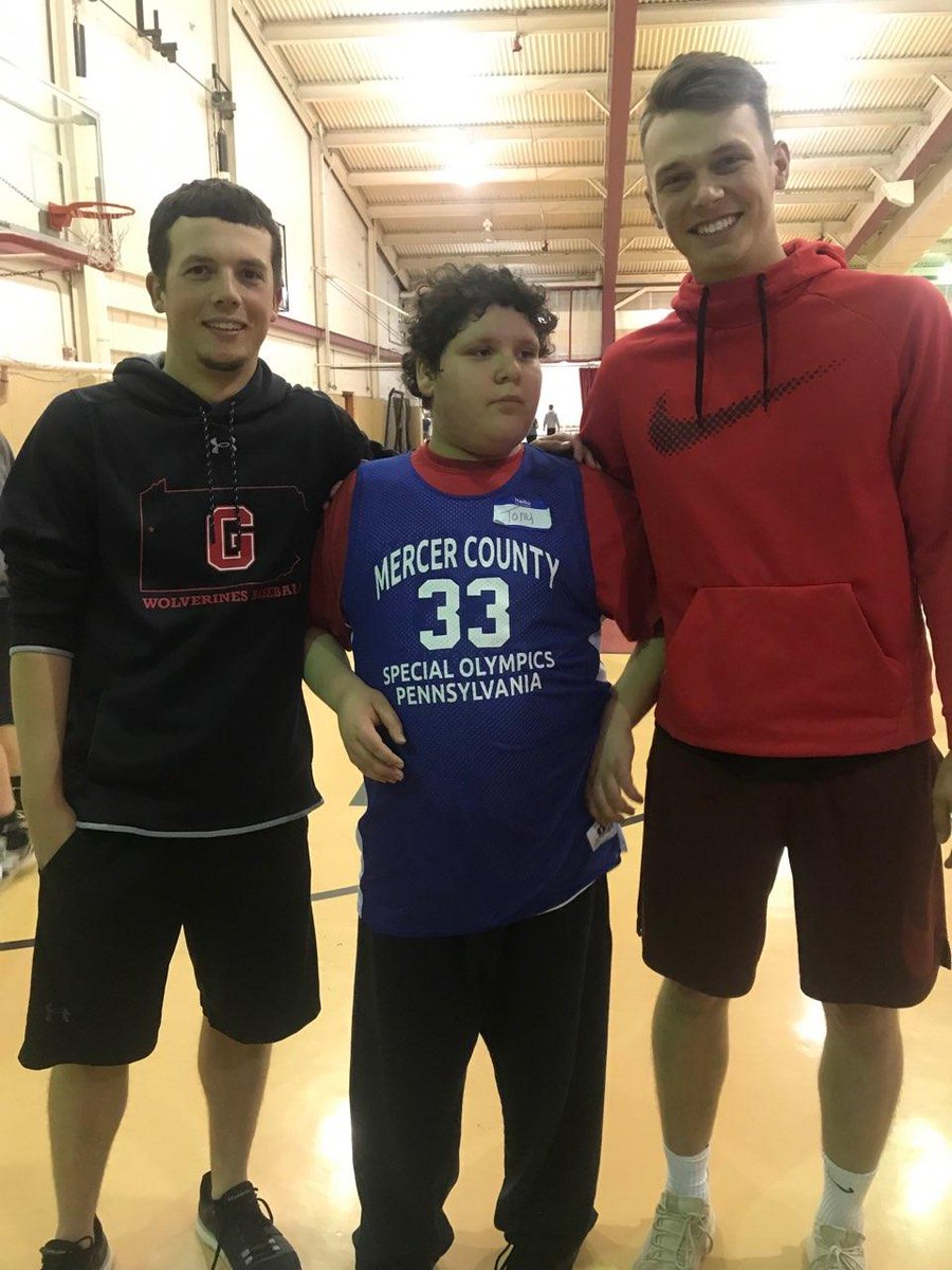 GCC_bsb's tweet photo. Proud of our guys for giving back tonight. #specialolympics https://t.co/vAuAKToUwp