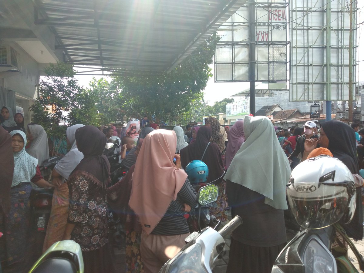 JannahJhen's tweet photo. Kadang saya heran, dengan berbagai kebijkan yg ada..ini mau ngsih rakyat uangnya kembali..kok dipersulit..😤😤😤😤😤 https://t.co/ng2qzOi1c0