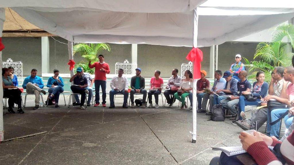 LaAranera's tweet photo. 📰#EsNoticia #04Abril @WuikelmanAngelP en Reunión ampliada con los jefes de centro de Miranda y Distrito Capital reforzando las líneas productivas 2019 desde el CFS Metalmecánico del 23 de Enero #PuebloVictoriosoYEnMarcha #ChambaInces @somosinces @NicolasMaduro @Incesocialista https://t.co/3ChPJqGf8L
