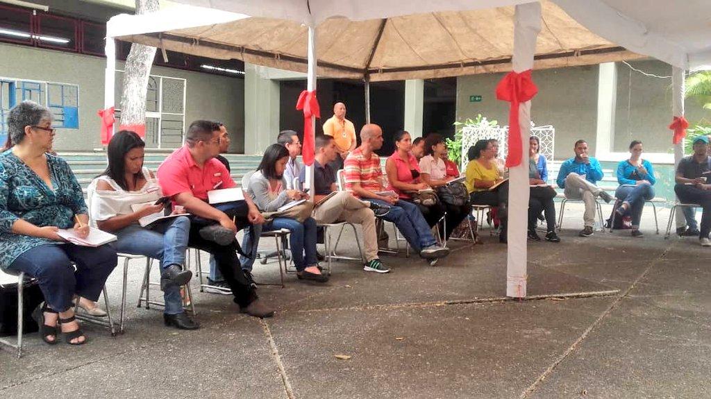LaAranera's tweet photo. 📰#EsNoticia #04Abril @WuikelmanAngelP en Reunión ampliada con los jefes de centro de Miranda y Distrito Capital reforzando las líneas productivas 2019 desde el CFS Metalmecánico del 23 de Enero #PuebloVictoriosoYEnMarcha #ChambaInces @somosinces @NicolasMaduro @Incesocialista https://t.co/3ChPJqGf8L