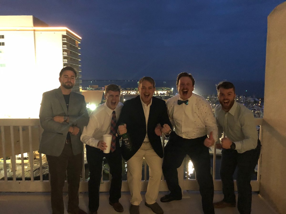 Elmoontwter's tweet photo. Proper Twelve for a Proper Fooking Formal. @ProperWhiskey @TheNotoriousMMA https://t.co/pKIeMT33J4
