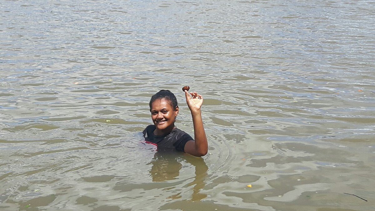 uspmarine1's tweet photo. #SMSstudents in the Rewa River collecting sediment and kai (freshwater mussel) for their #MS312 research project. They will be comparing micoplastics concentrations in samples collected up river from Nausori Town, with those samples obtained down river. ๐ท: @FijiJasha #TeamUSP https://t.co/6KUDojeut3