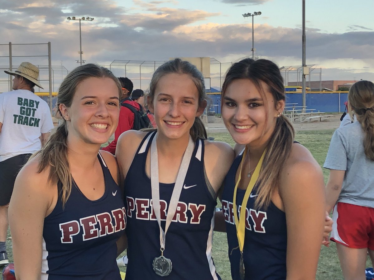 perry_pumas's tweet photo. Perry’s Pole Vault awesome threesome! 
Carolyn Row placed 5th, Maddy Fritts 2nd and Samara McConnell placed 1st at the Kiwanis Invitational in Casa Grande! https://t.co/GOVht5Mzp4
