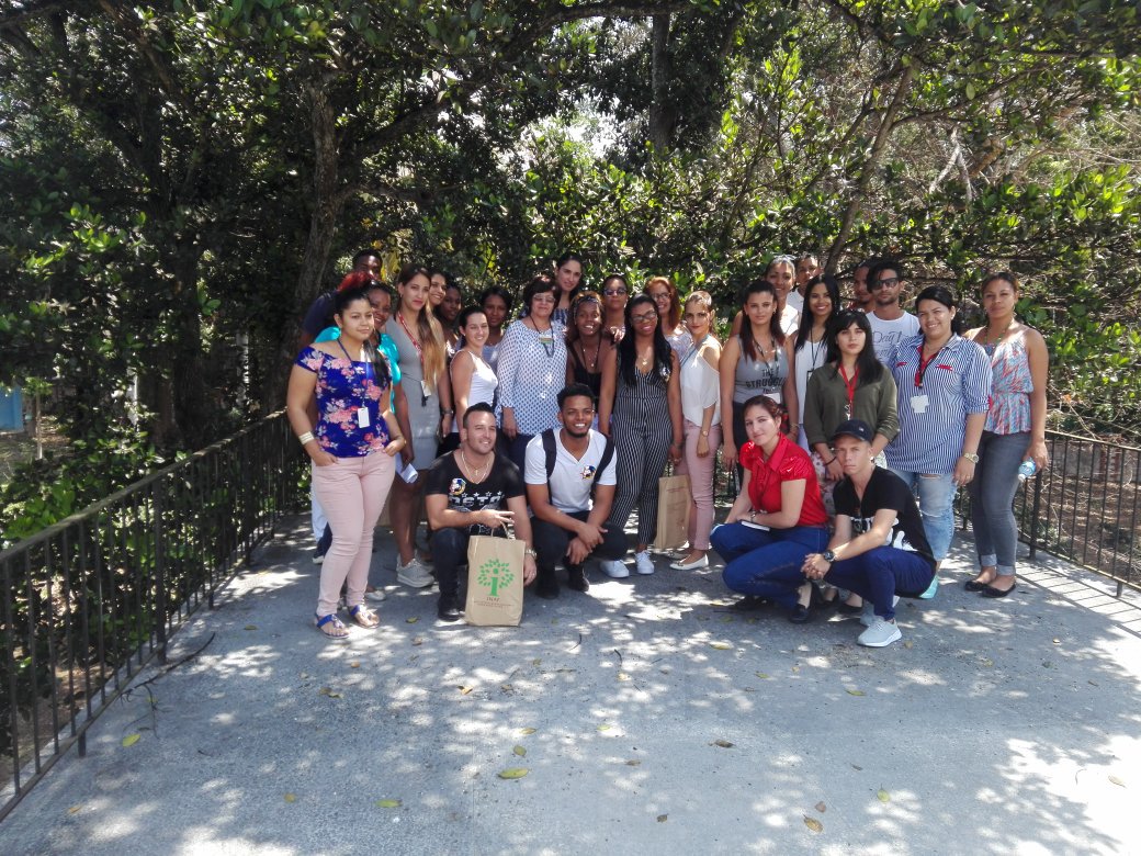 «vine x bronce y encontré oro». Dijo uno de estos jóvenes trabajadores al ser acogido en el @CUBAINAF. Los jóvenes son fuente de energía en este centro de ciencia del @MINAGCuba . #SomosCuba @GAgroforestal