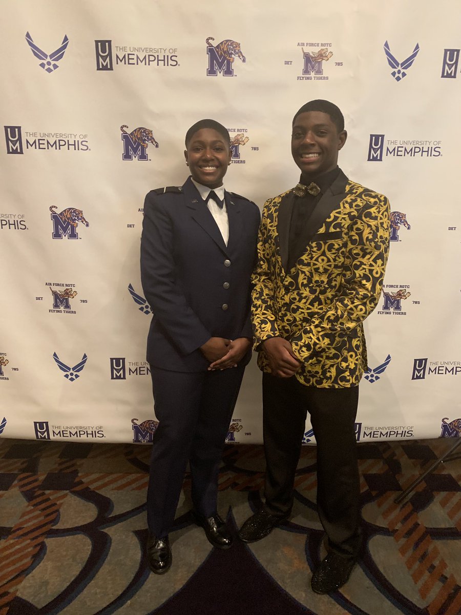 TayyDolll's tweet photo. Had an amazing time at Dining out with my brother! Truly thank God for the opportunity to serve my country๐โ๏ธ #USAF #Officerintraining https://t.co/376xW8Etc3