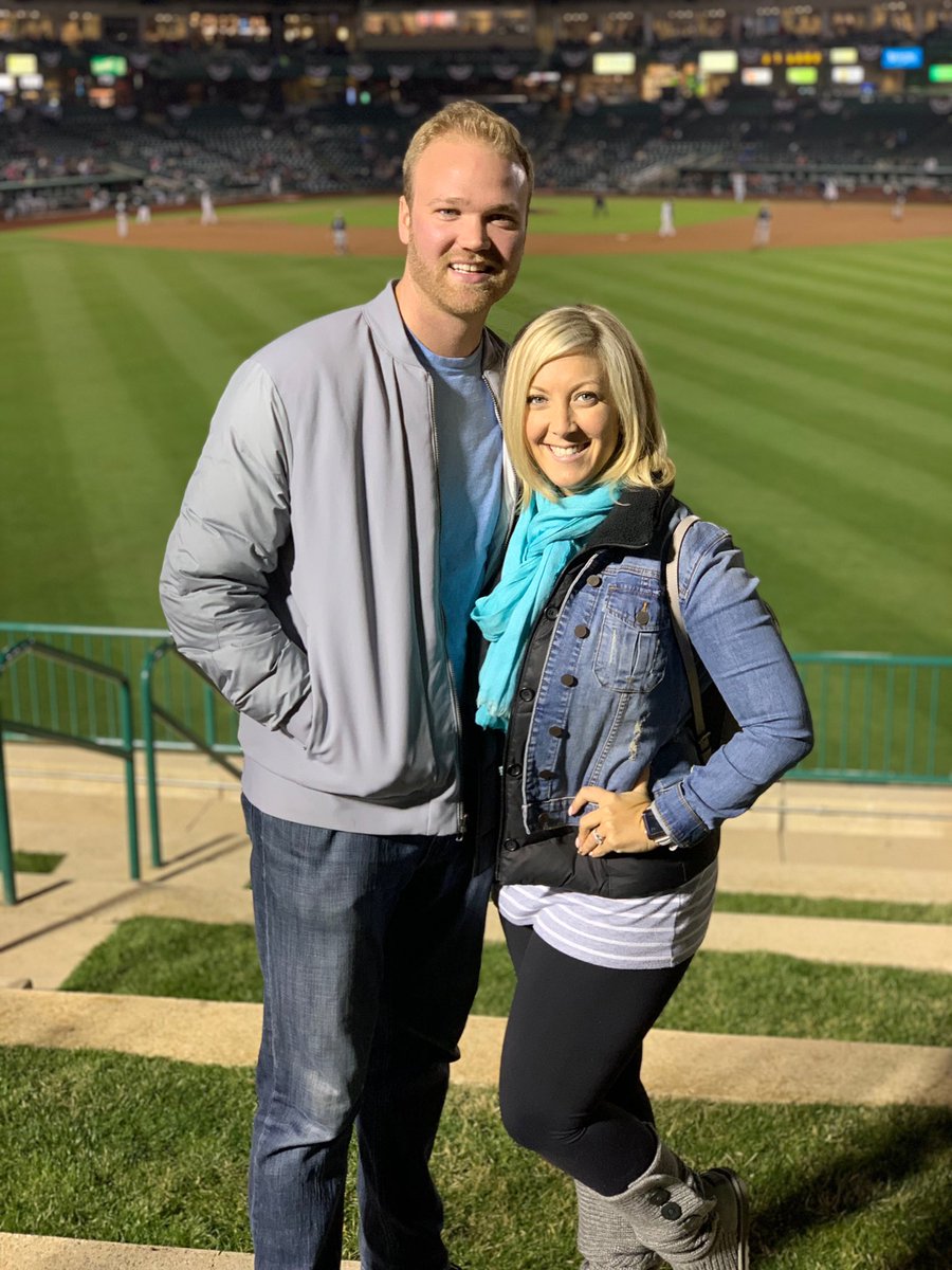 alyssaivanson's tweet photo. First @TinCaps game of the year! And 90s night is ah-maze-zuh-zing!!!! #CapsOn https://t.co/iSNsRHyBqx