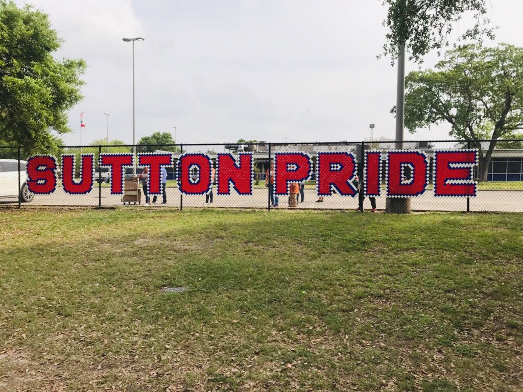 SuttonES_HISD's tweet image. Our new sign came out great!! Thank you to the @suttonbearsnehs and the many staff members that took the time to put it together!! 🙏🏼#SuttonPride 💙 #SuttonRocks