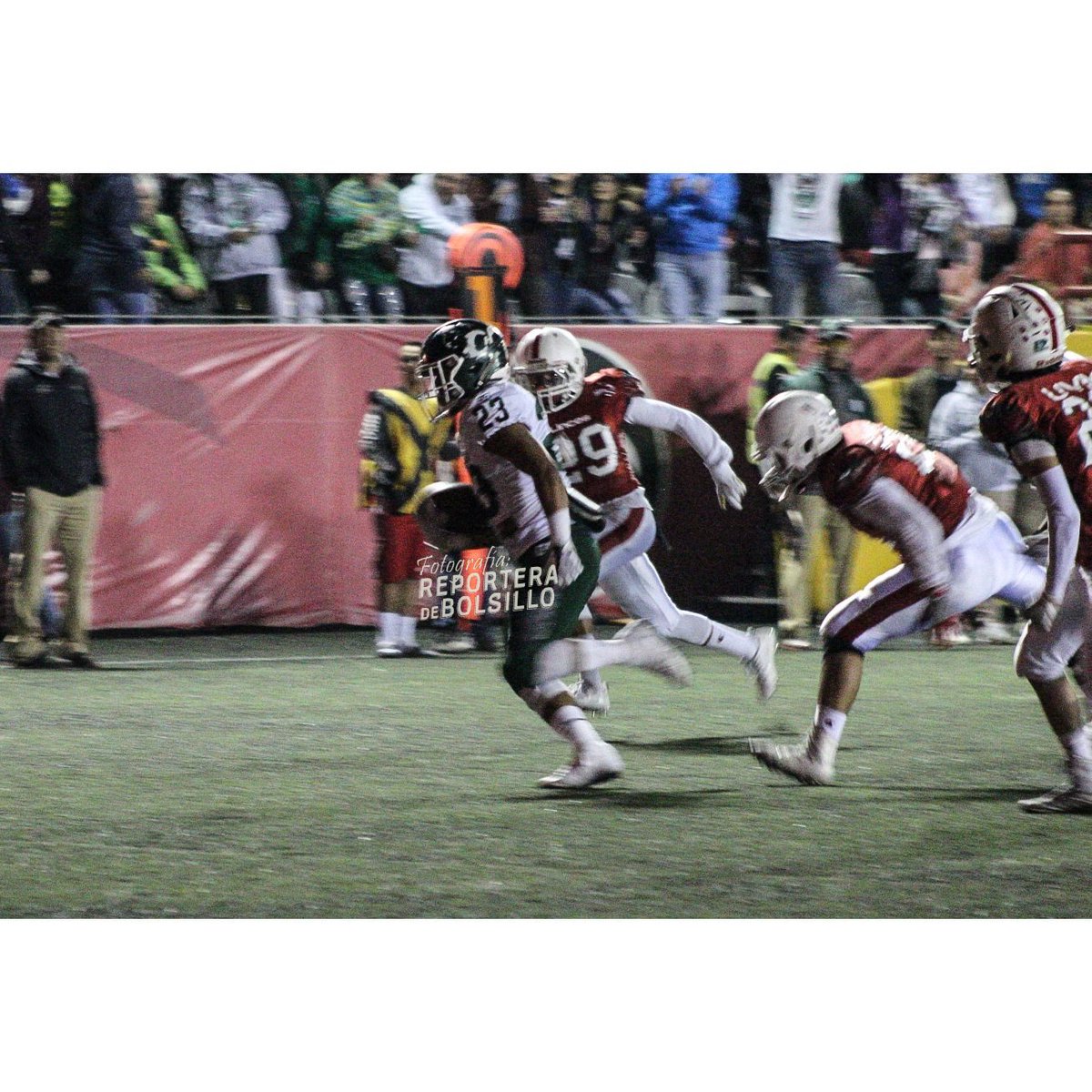 Gracias a la intercepción de Yael Fabri #7 de <a href="/Cheyennes_ESIME/">Cheyennes_ESIME</a> le deja el balón en zona roja donde Julio Hurtado #23 consigue entrar a la diagonales con una carrera siendo los primeros en anotar.
CHEYENNES 7
UVM 0
#ReporteradeBolsillo #Intermedia2k19