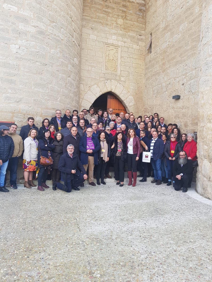 EnologosCyL's tweet photo. La diputada #InmaculadaToledano participó ayer en #Enocongreso19 recibiéndonos en el #Castillo de #Fuensaldaña @turvalladolid y en 
Q-BO @alimentosVALL @turismopenafiel https://t.co/jLA4uOy8KR