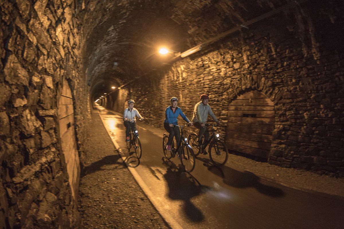 Sie haben ausgeschlafen! Die #Fledermäuse sind aus ihrem #Winterschlaf erwacht und seit heute ist der #Fledermaustunnel auf dem #SauerlandRadring wieder geöffnet. Also nichts wie rauf aufs Rad! 
Foto: Dennis Stratmann